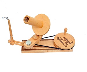 Enrouleur de boule de fil en bois-Grand enrouleur de fil en bois pour tricoter le crochet fabriqué à la main-Enrouleur de boule naturel robuste - Product Image 1