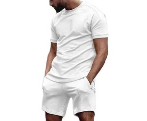 Conjunto de camisetas de poliéster de verano de calidad superior de lujo para hombre, ropa de calle, ropa de gimnasio informal, chándal, camiseta lisa personalizada y conjuntos cortos - Product Image 1