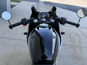 Motocicleta Cruiser Triumph Thruxton 400 2026 Nueva, Ideal para la Calle y Todas las Estaciones, en Venta - Product Image 3