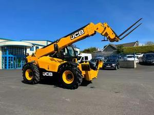 JCB 540-140 Chargeuse télescopique haute portée 4WD d'occasion, avec chargeur rotatif d'une capacité de 4 tonnes et de faibles heures - Product Image 3