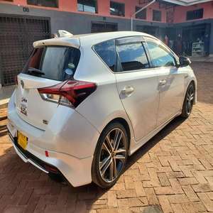 Frais et propre Toyota Auris voiture d'occasion automatique assez utilisé vitesse maximale meilleur prix conduite à gauche et à droite pas d'accident - Product Image 1