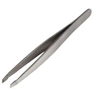 Pinzas de belleza profesionales de acero inoxidable con puntas ultra afiladas, perfectas para un cuidado y modelado precisos de las cejas. - Product Image 5