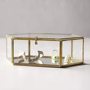 Joyero Clásico y Elegante Hecho a Mano, Excelente Calidad, Forma Rectangular, Exhibidor de Joyas de Vidrio de Diseño - Product Image 2