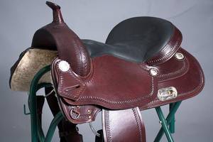 Silla de Montar de Cuero Genuino de Primera Calidad para Carreras Ecuestres Occidentales con Color y Logotipo Personalizados para Montar a Caballo - Product Image 3
