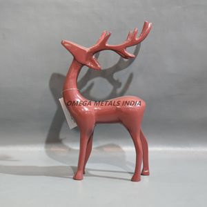 Figurine de renne marron debout de dernière conception avec une forme élégante et contemporaine pour un décor élégant de vacances et de saison - Product Image 1