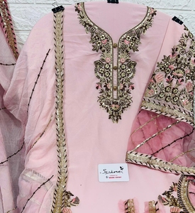 Ensemble Salwar Kameez en Organza Rose Brodé avec Dupatta, Tenue Traditionnelle Indienne pour Mariage et Fêtes, Entièrement Cousu, Séchage Rapide - Product Image 4