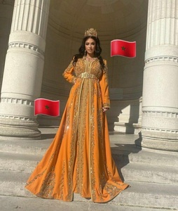 Nouveau DESIGN de belle couleur robe CAFTAN marocain avec embellissement de superbes perles de cristal, pierre de verre & DABKA ZARDOZI travail @ 2022 - Product Image 1