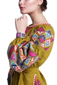 Ukraine Manches longues avec ballon Longueur au sol Col rond Ukraine Robe brodée Ukraine avec ceinture - Product Image 5