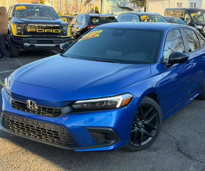 Honda Civic Sport FWD Azul 2024 Usado con Volante a la Izquierda, Techo Solar, Arranque Remoto, Asientos de Cuero con Calefacción, Transmisión Automática y Llantas de Aleación - Product Image 1