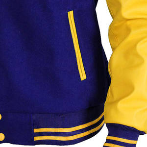 Blouson universitaire personnalisé 2026 pour homme – Broderie sur coton régulier, jaune et bleu, effet délavé, coupe lourde - Product Image 4