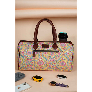 Sac de voyage pliable jaune à imprimé artisanal français Martini pour la gym - Product Image 1
