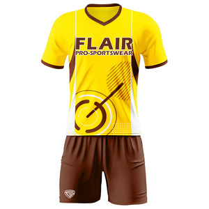 Kits de football rétro conçus sur mesure Uniformes de maillot de football pour enfants de haute qualité pour hommes - Product Image 6