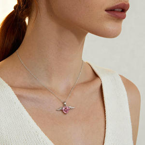 Collar Jeulia Clásico de Plata de Ley con Alas de Ángel y Corazón, con Cadena de Caja Chapada en Rodio - Product Image 4