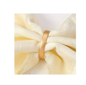 Anillos de servilleta modernos de metal que exhiben proporciones equilibradas, textura suave y elegancia atemporal para entornos de comedor de alta gama. - Product Image 5