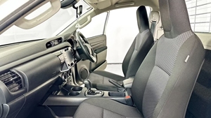 2024 T o y o t a Hi-lux <b>Workmate</b> 2.7L Single Cab Cab Chassis RWD / RIGHT-HAND DRIVE - Product Image 6