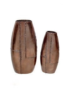 Nouveau look de vase à fleurs en métal de forme antique élégant et durable pour l'affichage de mariage de style côtier ou la décoration intérieure - Product Image 3