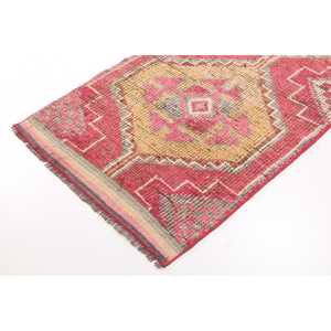 Alfombra Vintage de Lana Roja Turca de 2.8x9.8 pies con Patrón de Patchwork y Respaldo de Látex Ecológico - Product Image 2
