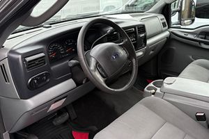 Ford Excursion XLT 4x4 2005 Usada en Buen Estado, 1 Dueño, Motor V10 de 6.8 Litros Reacondicionado, Procedente de California - Product Image 4