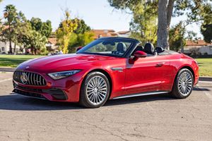 Mercedes-AMG SL43 2023 con Motor Turboalimentado de 2.0 Litros y Cuatro Cilindros en Línea, Transmisión Automática de 9 Velocidades - Product Image 2