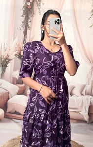 Presentamos nuestro impresionante traje hecho a mano para elevar su aspecto festivo. Con su rico color y diseño elegante, es el perfecto - Product Image 4