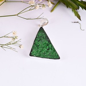 Pendentif en pierre naturelle Uvarovite, or jaune, pendentif en argent Sterling 925, bijoux faits à la main, cadeau pour elle, bijoux en gros - Product Image 3