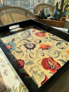 Plateau de service moderne en bois uni et fabriqué à la main pour la salle à manger, la cuisine et la décoration intérieure. - Product Image 2