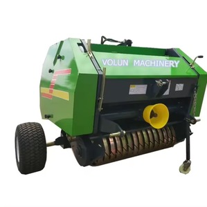 Empacadora Cuadrada Verde con Rodillo Negro y Protectores Laterales Rojos, Maquinaria Agrícola de Alta Productividad - Product Image 3