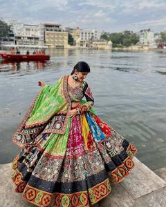 Último diseñador Navratri Muselina especial Algodón Impreso digital y espejo real Trabajo Lehenga Choli con espejo real Trabajo Dupatta - Product Image 1