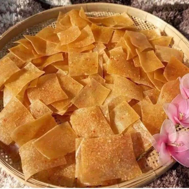 Вьетнамские чипсы из креветок-хрустящие закуски из морепродуктов, приготовленные во Вьетнаме