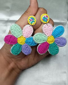 Pendientes Largos con Diseño de Flor Margarita Rosa Intenso y Detalle de Hoja Verde, Joyería de Moda Y2K, Venta al Por Mayor - Product Image 6