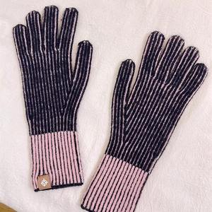 2025 functional <b>touch</b> <b>screen</b> and warm and fashionable retro color-blocked knitted <b>gloves</b> - Product Image 3
