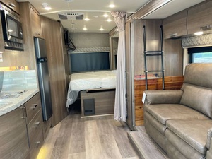 Vendedor Verificado de Fletwood Pulse 24B Usado de 2018, Listo para Viajar - Product Image 2