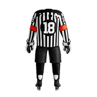 Uniforme de hockey sur glace avec une construction résiliente conçue pour les routines d'entraînement et des performances élevées dans toutes les conditions de jeu
