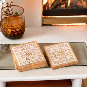 Ensemble de 2 sous-verres en forme de coeur en bois d'acacia avec support en fer pour décoration de table basse Cadeau de pendaison de crémaillère Nouveau décor de cuisine pour la maison - Product Image 2