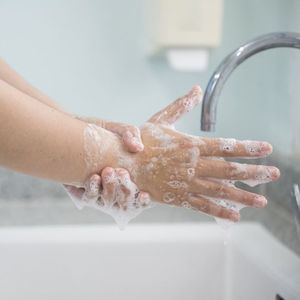 Base para Jabón de Manos Humectante Perlado, Fórmula Líquida Lista para Usar - Product Image 2