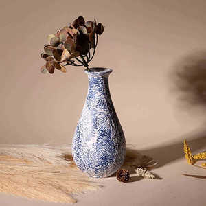 Vase en céramique bleu nuit contemporain avec design texturé, fait main, 10x19,5 cm, pour la maison ou le bureau - Product Image 5