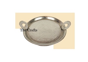 Ensemble de trois plateaux de service en acier inoxydable et en laiton au design attrayant, articles ménagers et hôteliers, plateau de service pour desserts et aliments - Product Image 3