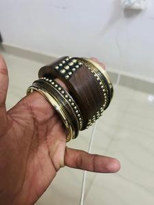 Venta al por mayor de diseño de lujo superventas señora brazalete de madera conjunto de 7 de calidad superior mejor acabado de madera latón brazalete Conjunto personalizado - Product Image 5