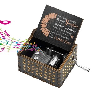 Boîte à <span class=keywords><strong>musique</strong></span> <span class=keywords><strong>en</strong></span> <span class=keywords><strong>bois</strong></span> à manivelle écologique - Fabrication directe |   Cadeau attentionné pour les amis et la <span class=keywords><strong>famille</strong></span> - Product Image 6