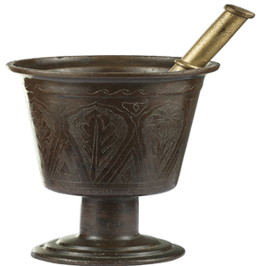 Mortier et pilon en laiton vintage faits à la main avec des détails nervurés. Design traditionnel, disponible à prix de gros. - Product Image 5