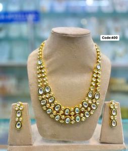 Collier et boucles d'oreilles de qualité supérieure faits à la main Kundan Polki pour un mariage traditionnel et élégant ou une fête Look pour les mariées - Product Image 2