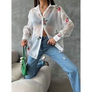 Chemisiers et chemises en organza brodés pour femmes, vente en gros - Product Image 4