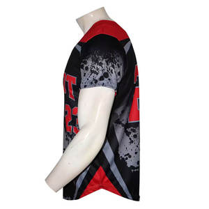 Conjunto de uniforme de béisbol que ofrece camisa y pantalones absorbentes del sudor diseñados para jugadores activos. - Product Image 3