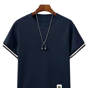 Nouvelle mode T-shirt d'été à manches longues pour hommes Vêtements de sport décontractés Slim Fit Stock de coton, vêtements en vrac, mélange de vêtements en balle, vêtements d'occasion - Product Image 1