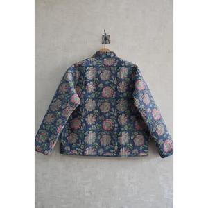 Veste en coton matelassée réversible écologique tissée à la main pour femmes, imprimé floral en blocs, manches longues, vêtements d'extérieur d'hiver, bouton en coton - Product Image 4