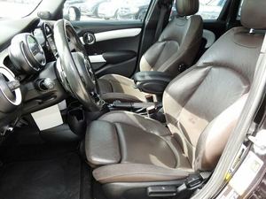 MINI COOPER S HATCHBACK 4 PORTES FWD PRÊT À EXPÉDIER D'OCCASION 2017 D'OCCASION - Product Image 2