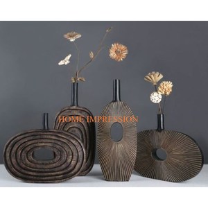 Vase à fleurs en aluminium au design fabuleux Best-seller Vase à fleurs et pot de table de grande taille faits à la main du fabricant en Inde - Product Image 2