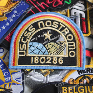 Patchs brodés de logo personnalisé de haute qualité avec des couleurs vives et des perles décoratives - Product Image 5