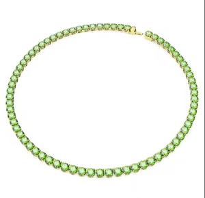 Collar DE TENIS verde de longitud media asequible, cristales redondos, acabado dorado, joyería a granel, proveedor B2B, regalo para mujer - Product Image 1