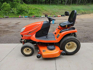 Tractor Cortacésped Kubota GR2120 para Granja y Jardín con Brazo Hidráulico y Motor, Garantía de 2 Años - Product Image 3
